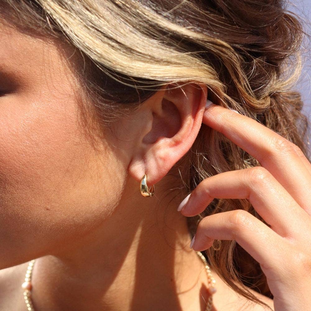 Mia Huggie Hoop Earrings | Gold