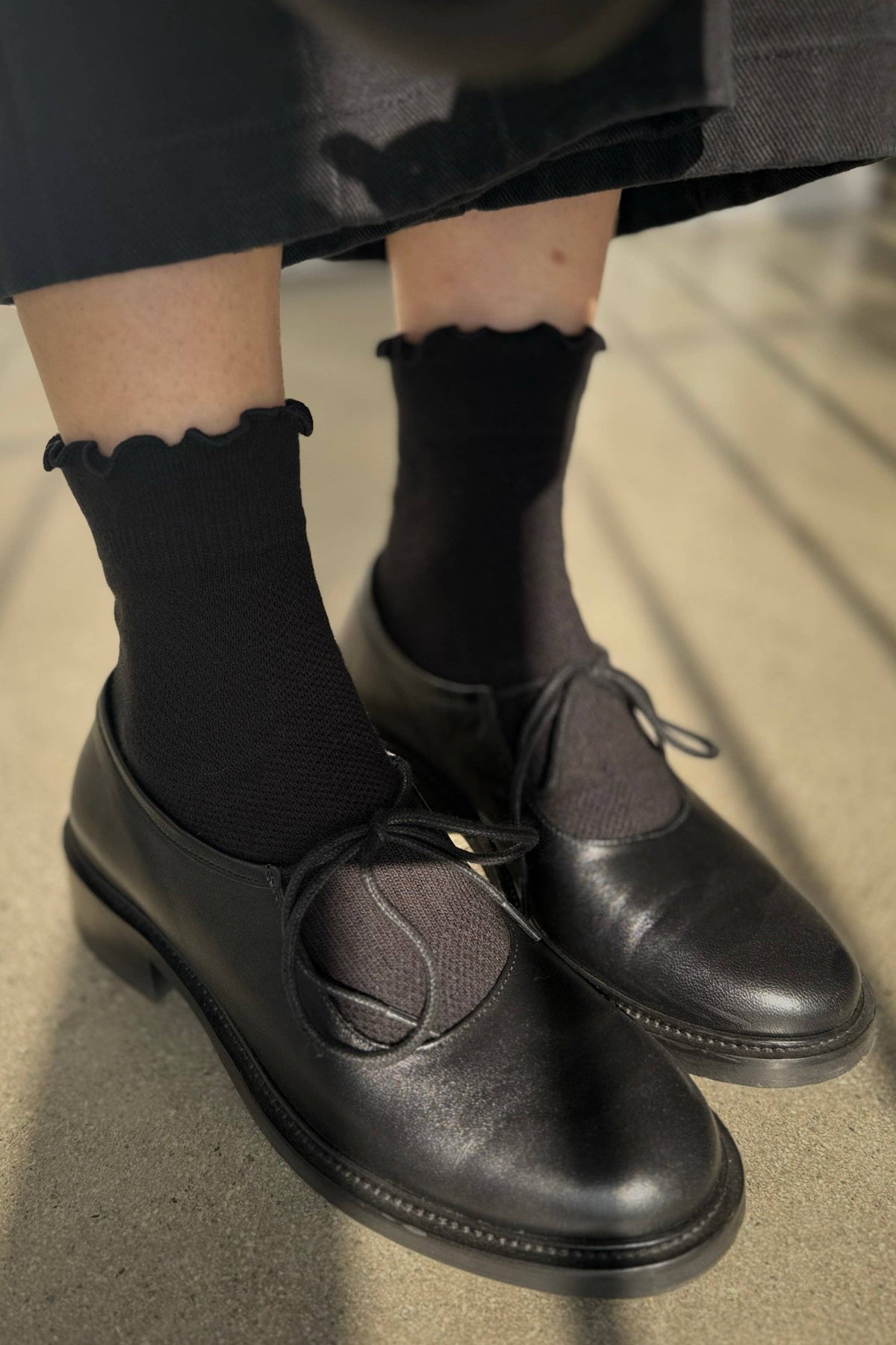 Ruffled Hugger Crew Socks | Vintage Pink + Black