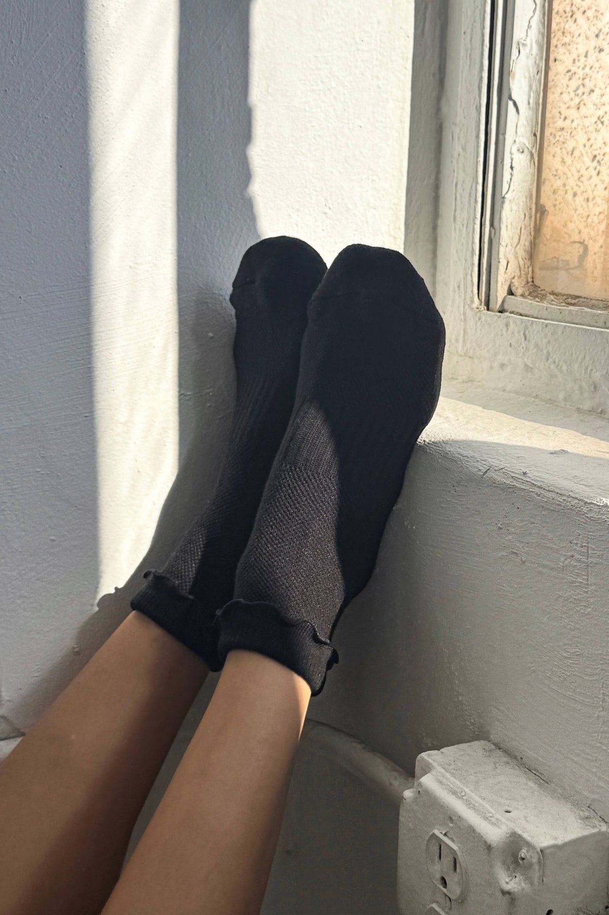 Ruffled Hugger Crew Socks | Vintage Pink + Black