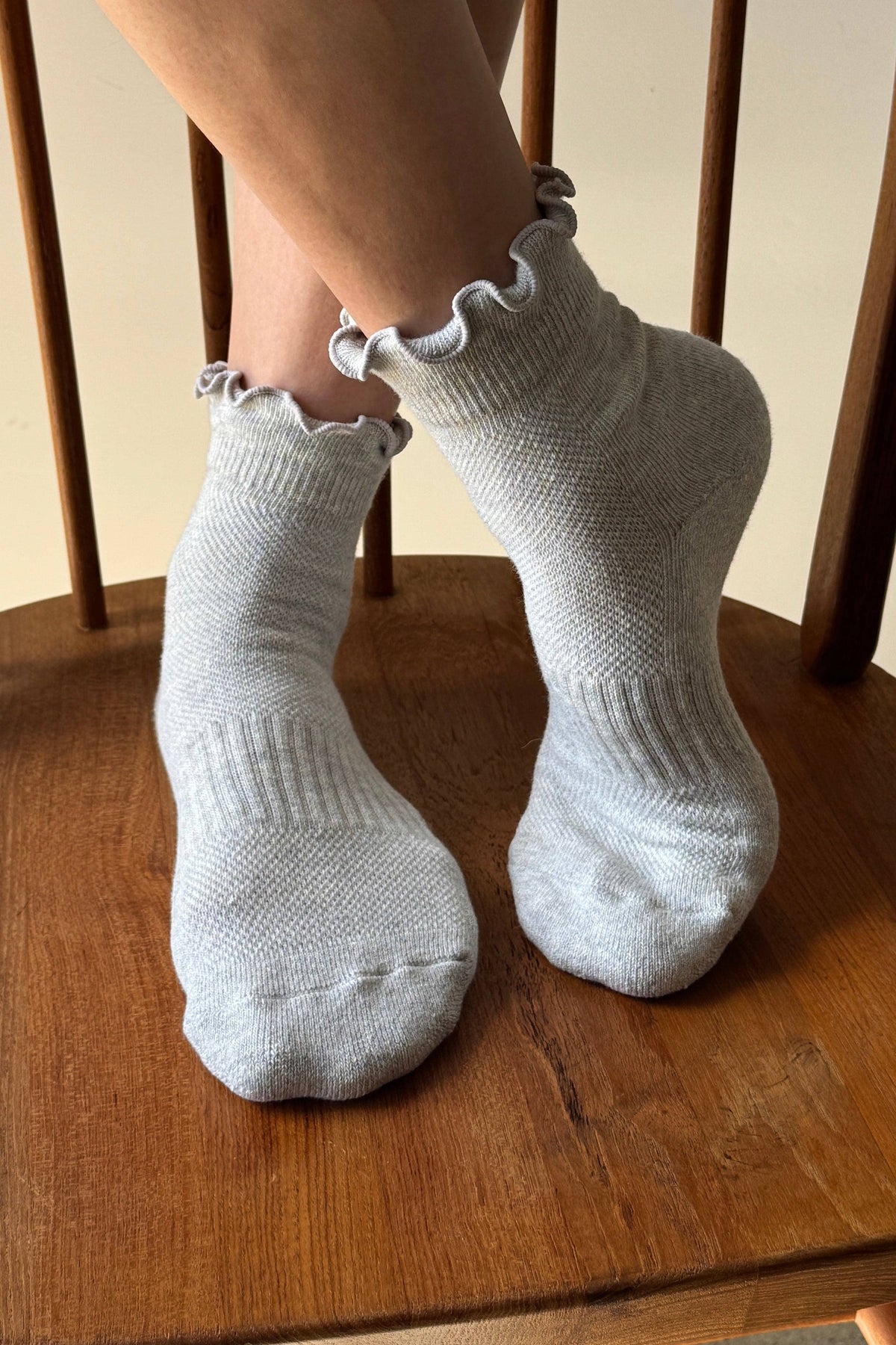 Ruffled Hugger Crew Socks | Grey + Red