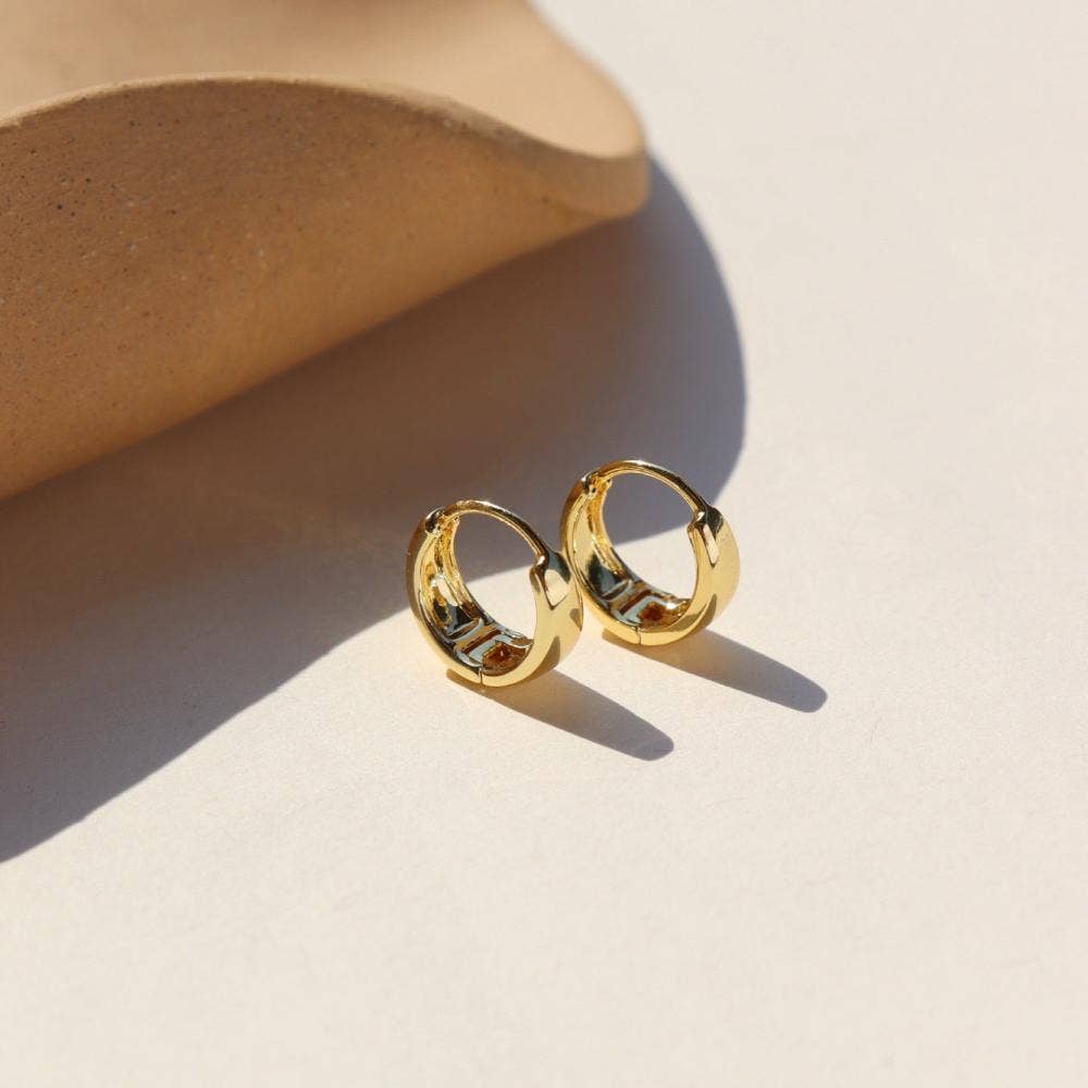 Mia Huggie Hoop Earrings | Gold