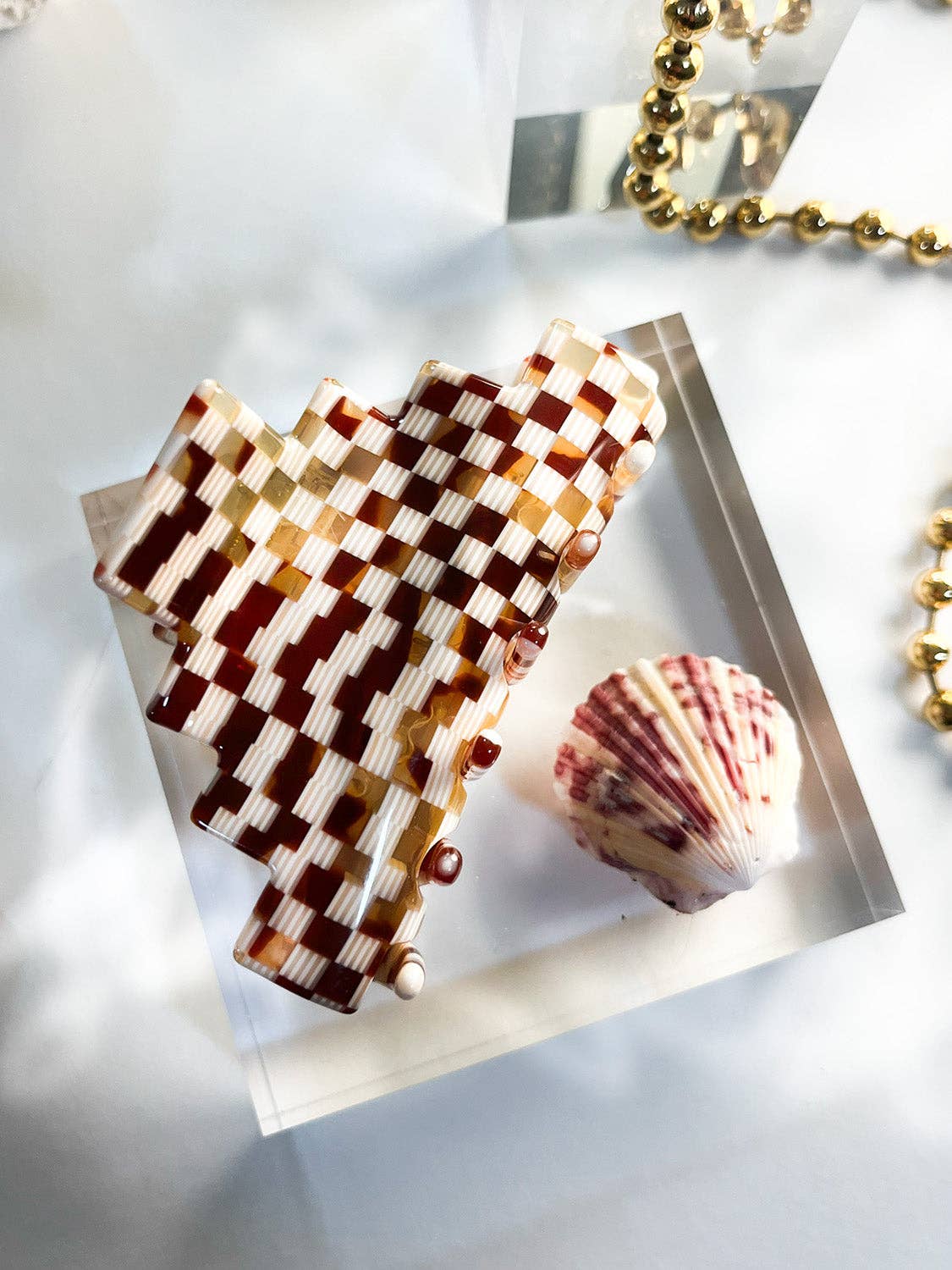 Pyramid hair-claw in ivory checkerboard
