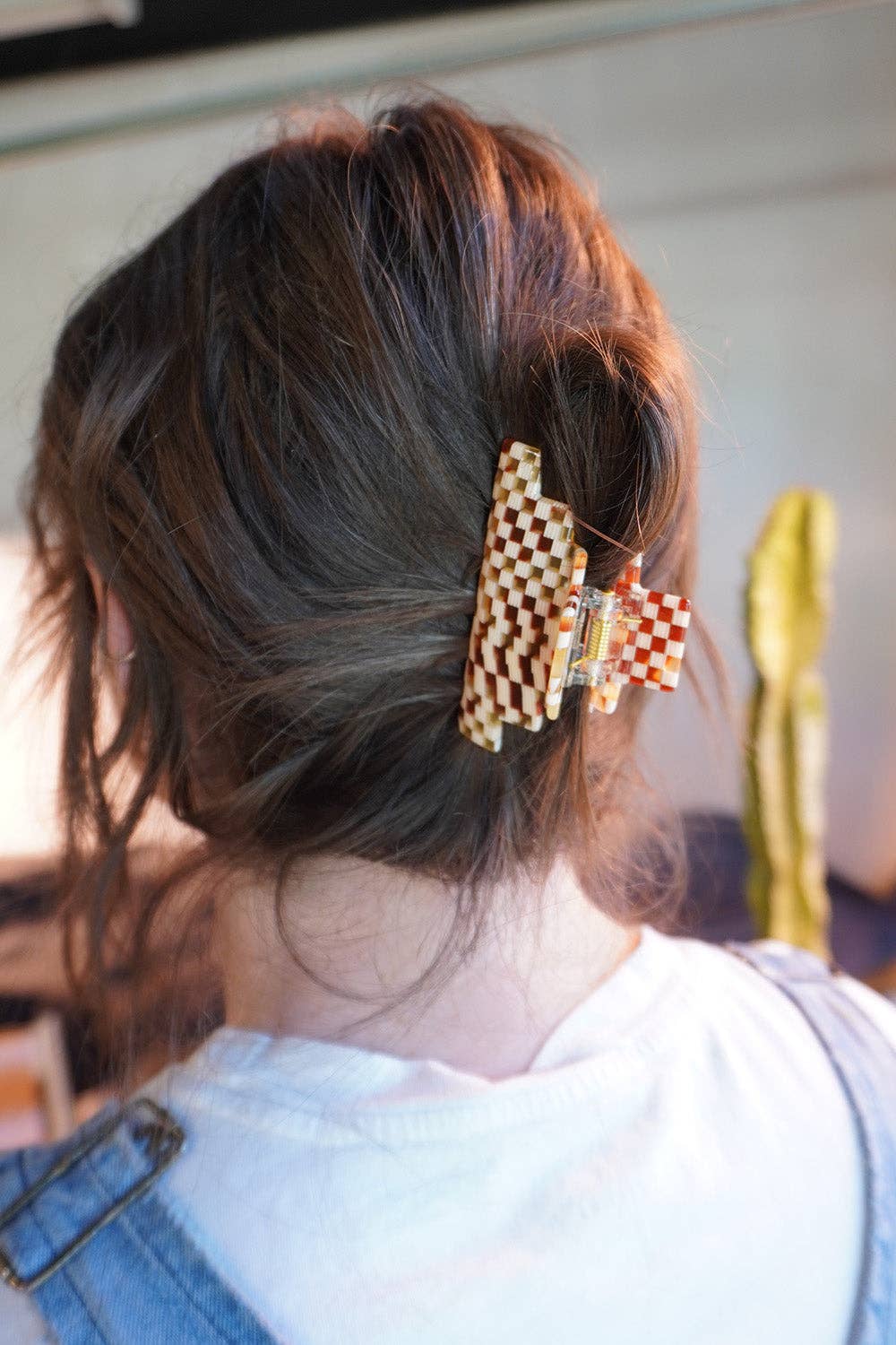 Pyramid hair-claw in ivory checkerboard