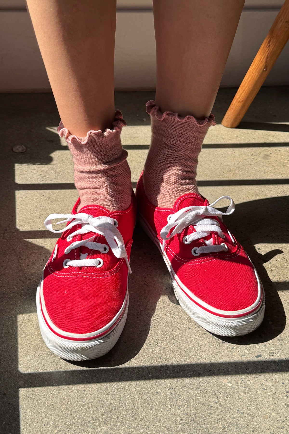 Ruffled Hugger Crew Socks | Vintage Pink + Black
