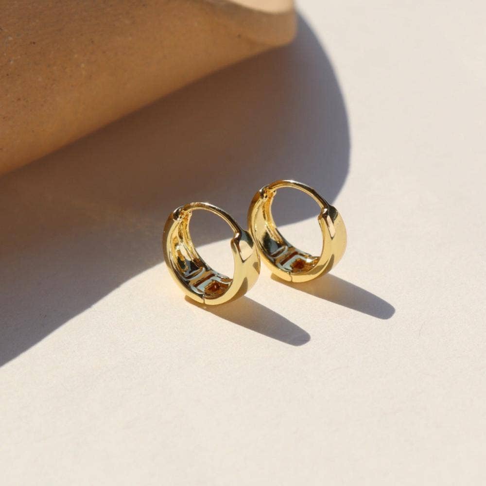 Mia Huggie Hoop Earrings | Gold
