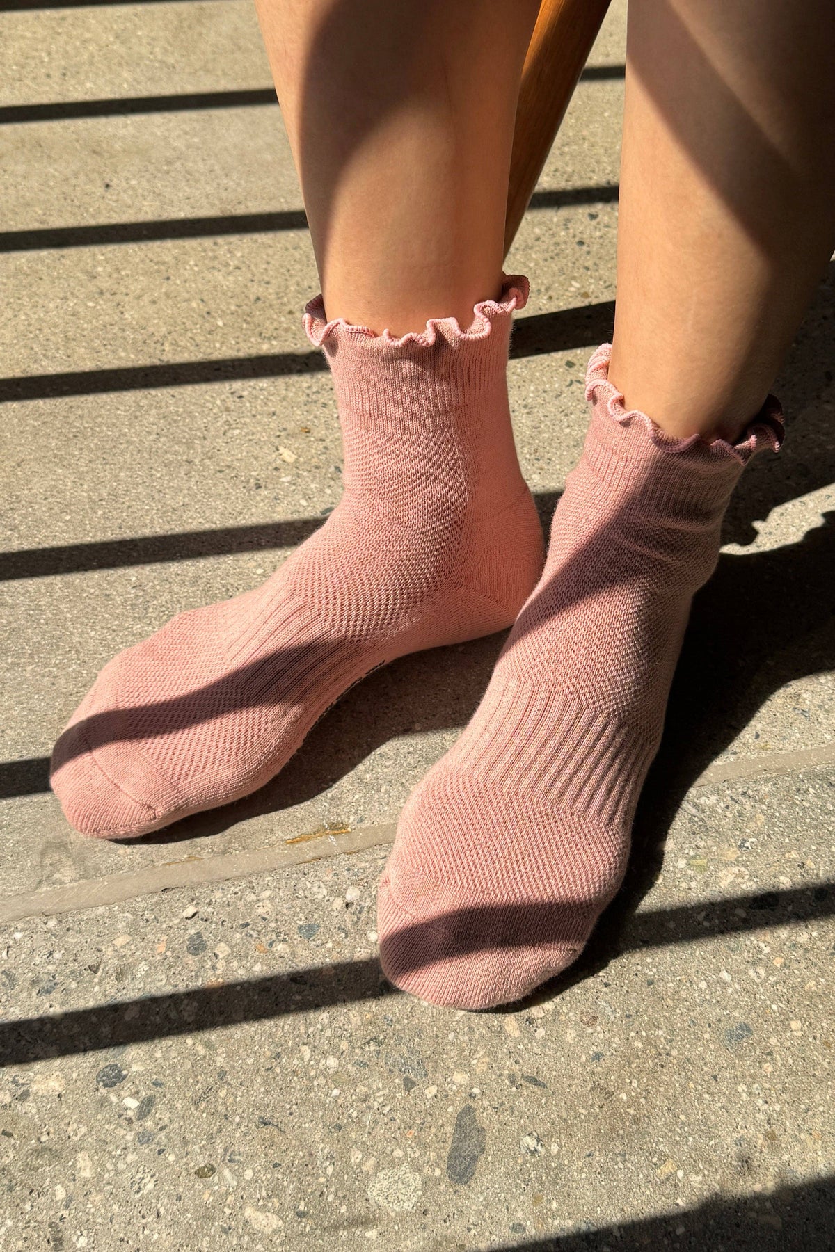 Ruffled Hugger Crew Socks | Vintage Pink + Black