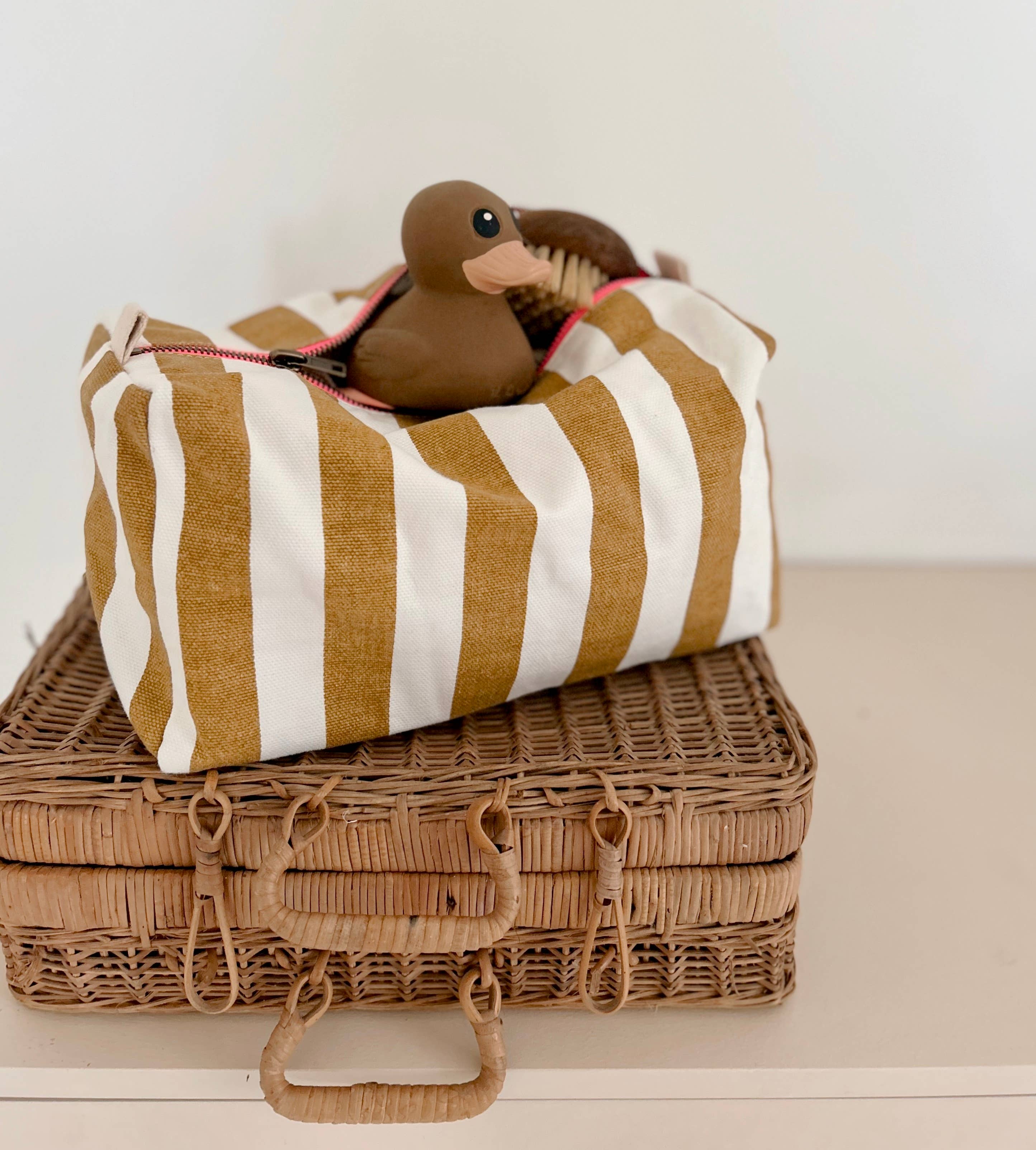 Vic Toiletry Bag | Caramel Stripes