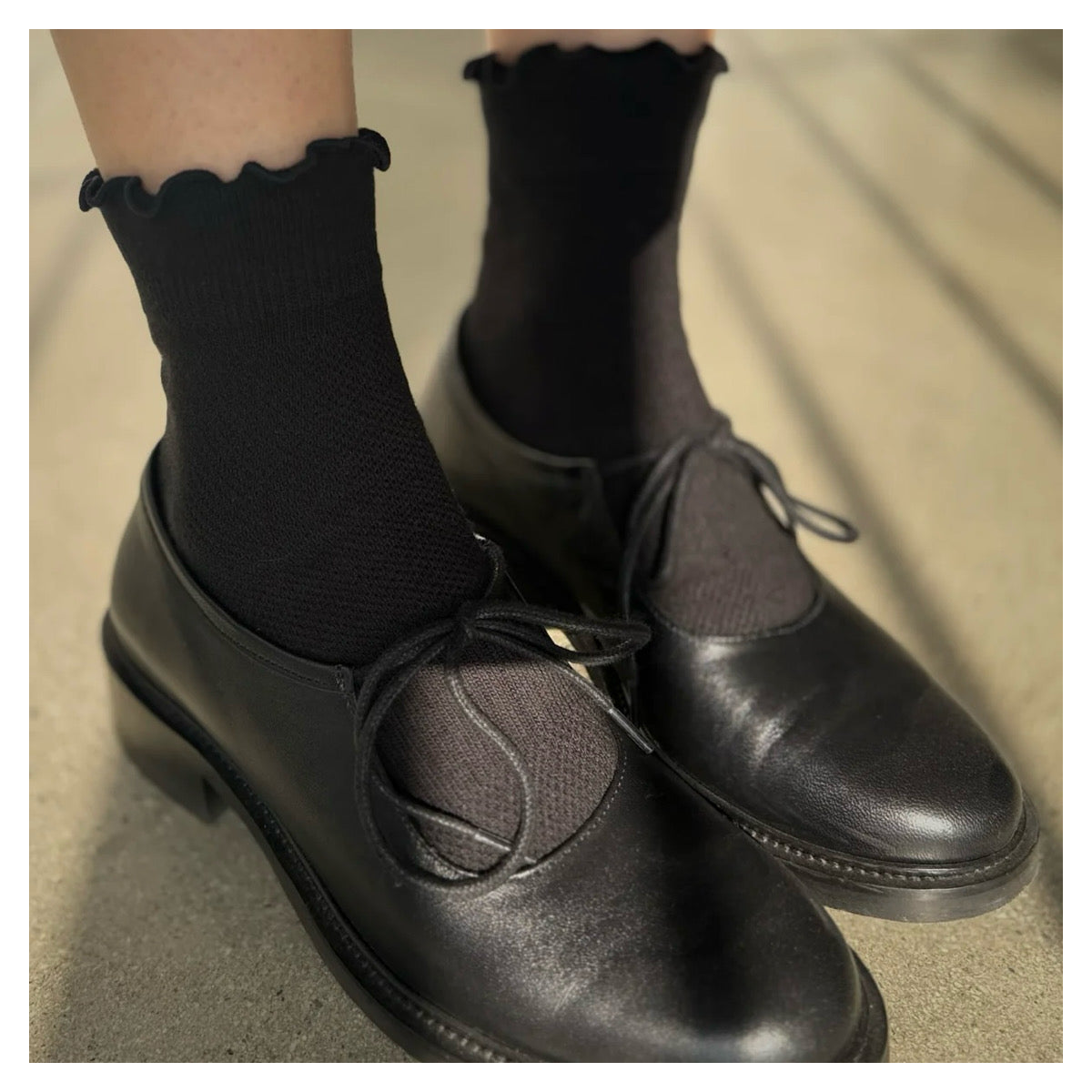 Ruffled Hugger Crew Socks | Black