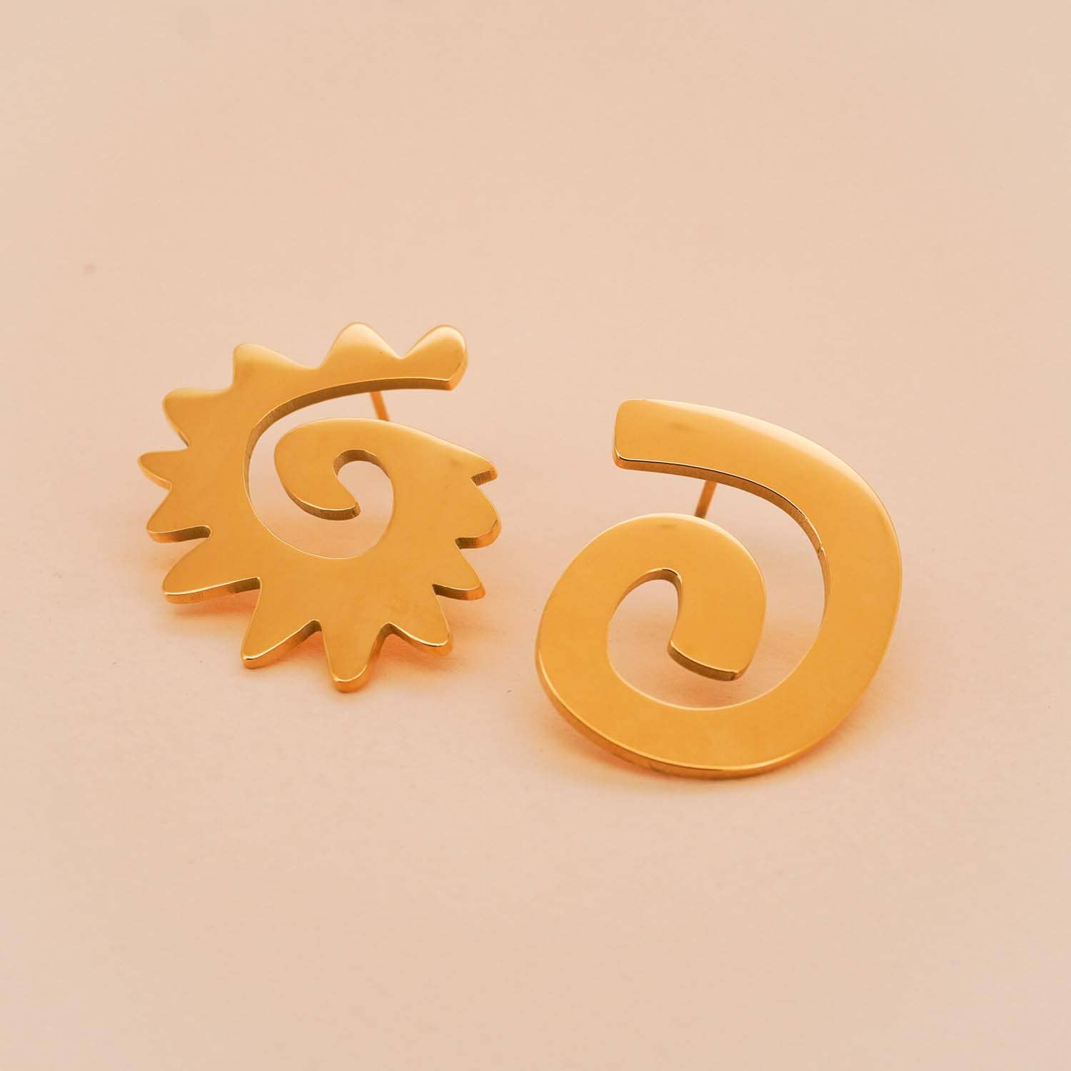 Caracol & Espiral Gold Stud Earrings