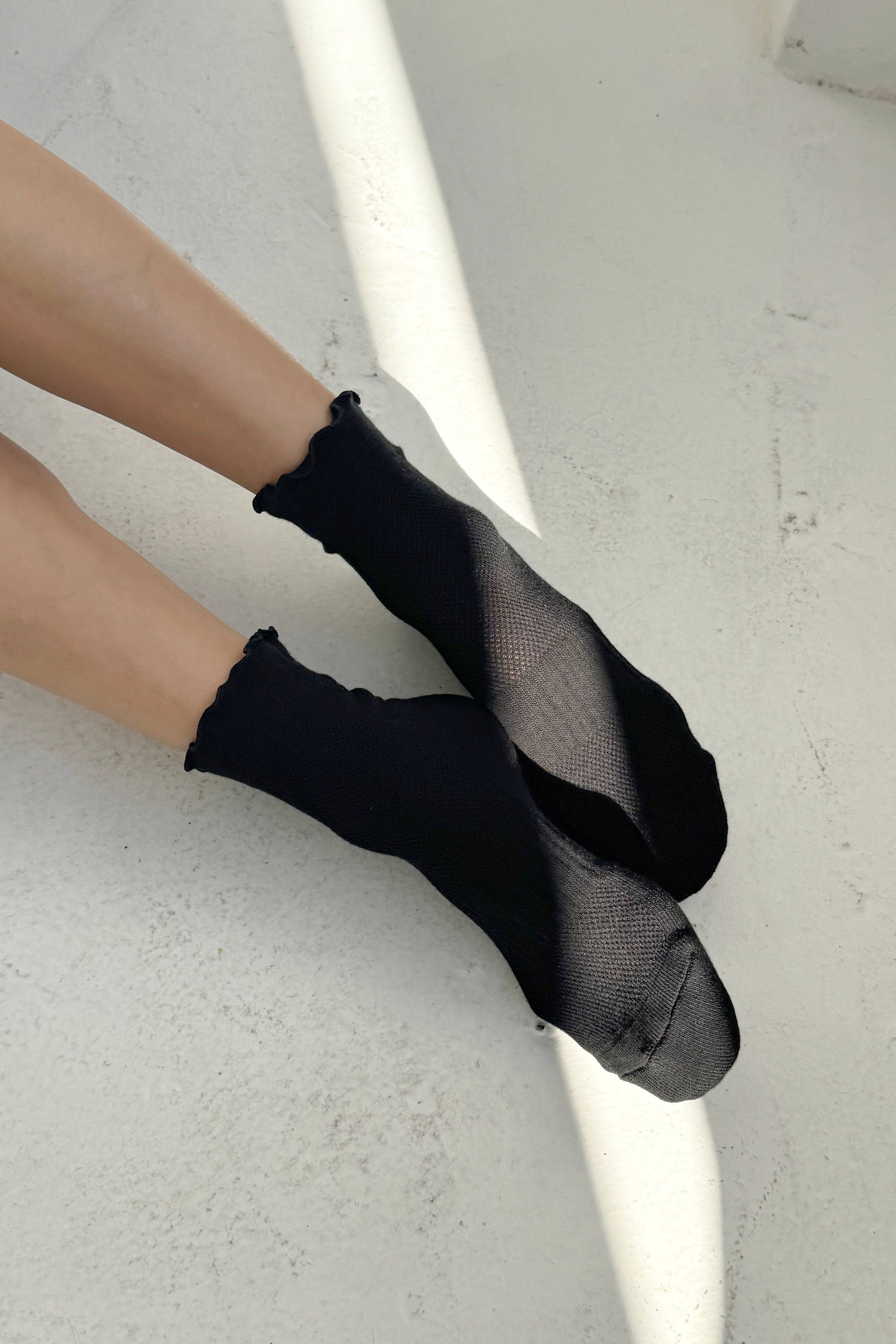 Ruffled Hugger Crew Socks | Black