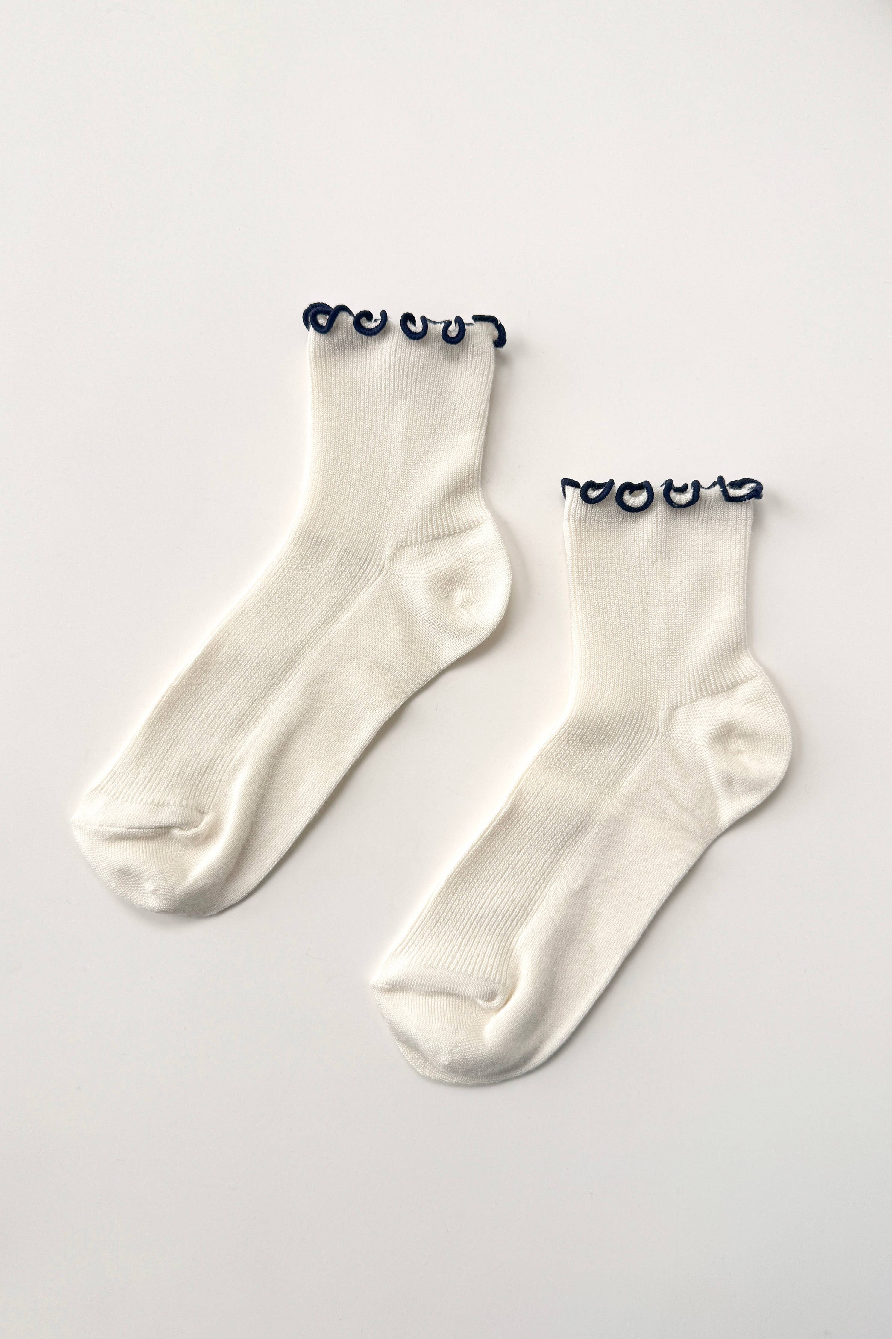The Petite Ruffled Modal Socks | Soft White & Navy