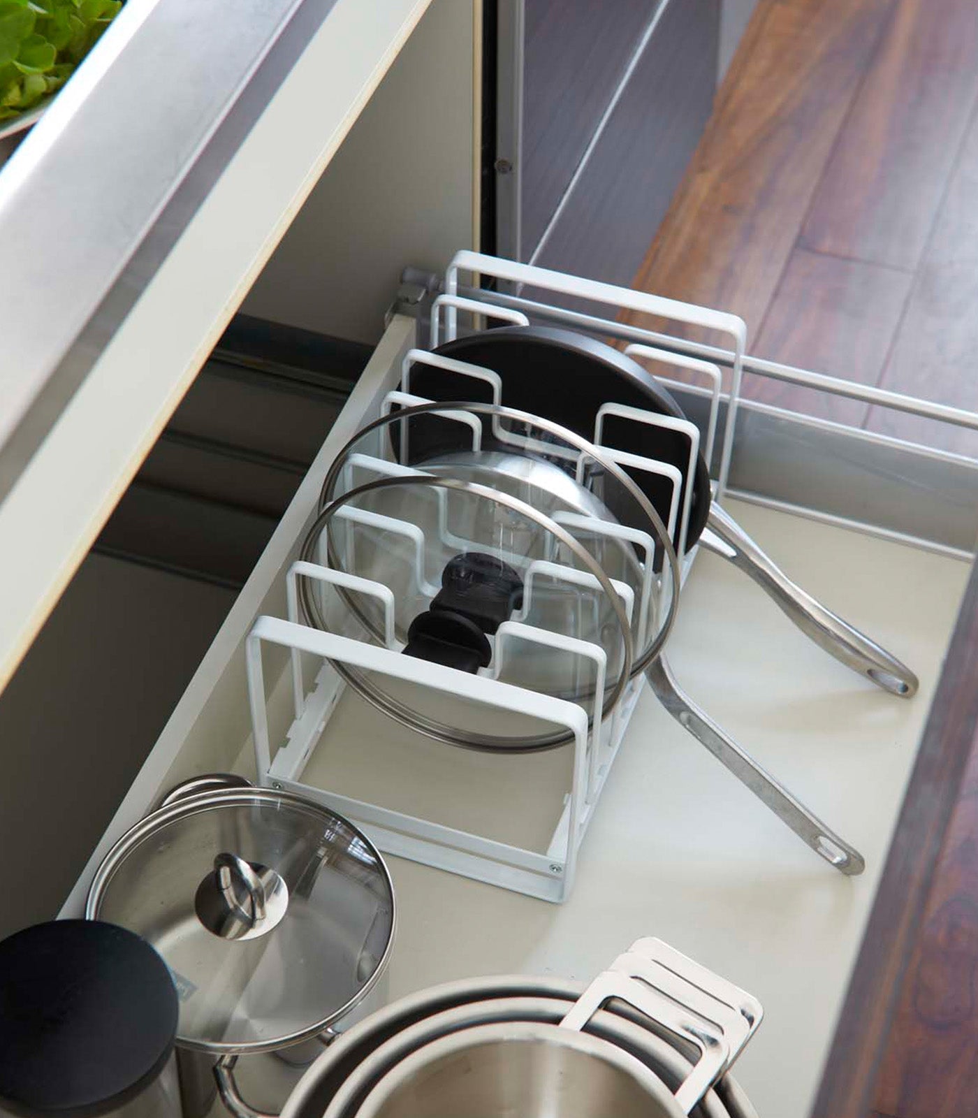 Adjustable Pot Lid and Frying Pan Organizer